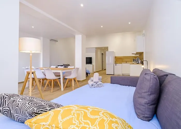 8 Pers, Equipped, 1 Min Playa Del Cura - 27a *