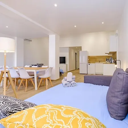 8 Pers, Equipped, 1 Min Playa Del Cura - 27a *