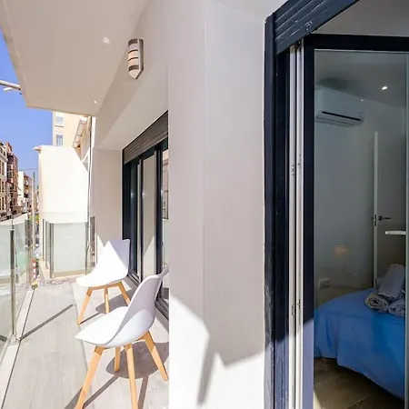 8 Pers, Equipped, 1 Min Playa Del Cura - 27a *